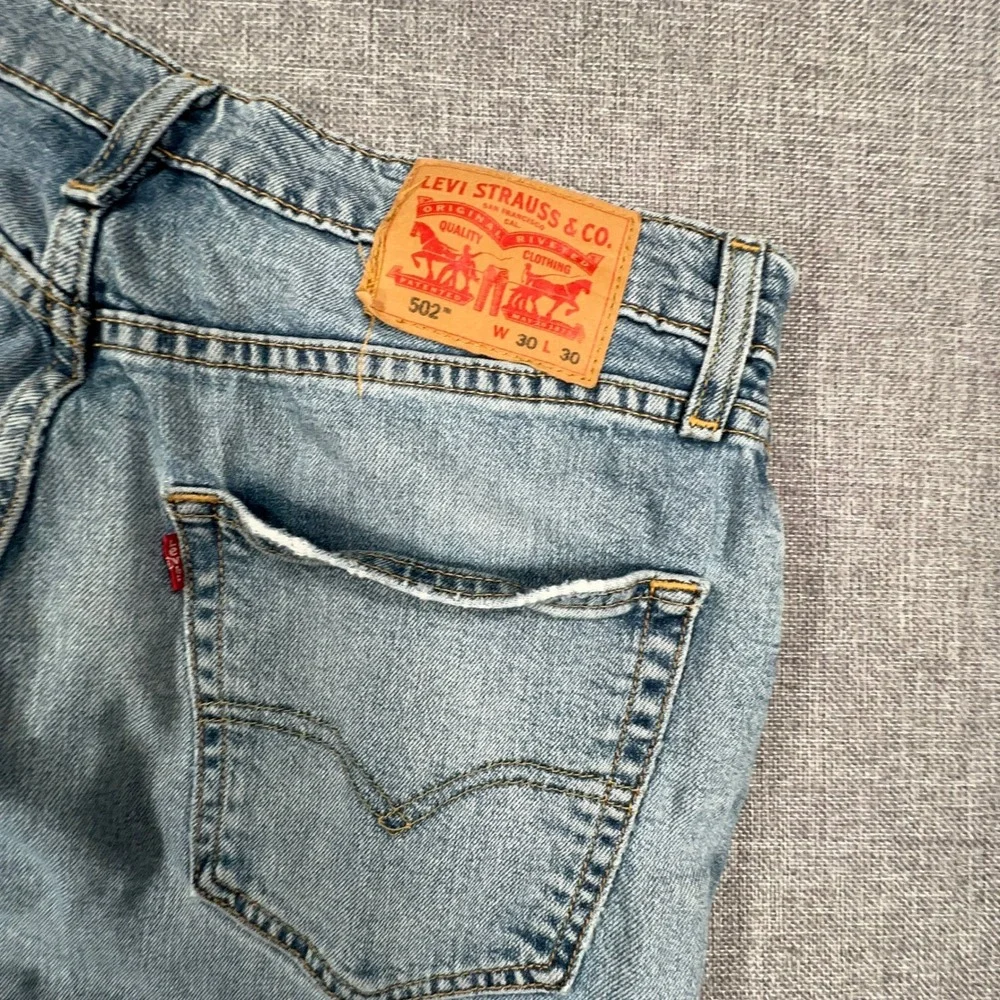 Levis measurements waist